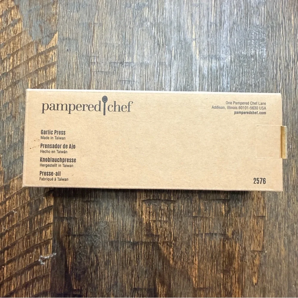 NEW Pamper Chef Garlic Press - Picture 4 of 6